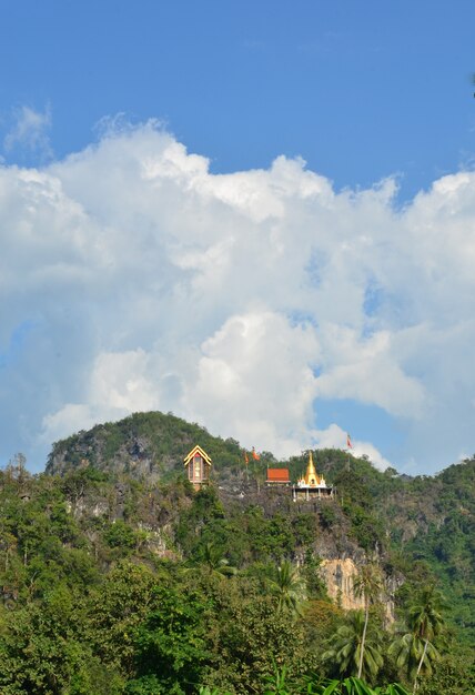 Tempel auf dem Tempel moutain Thong Pha Phom, Kanchanaburi, Thailand