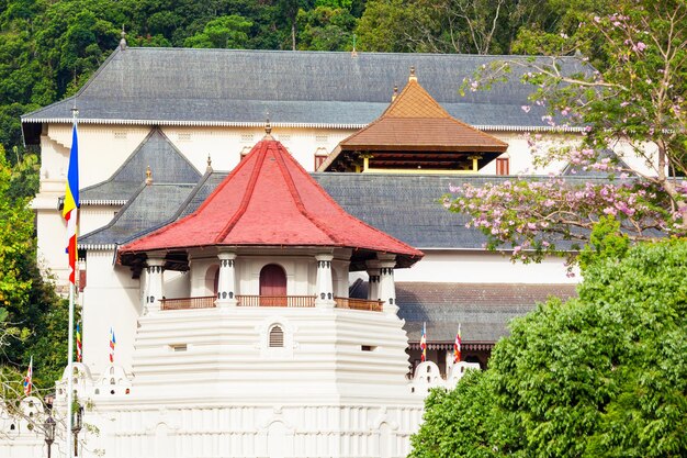 Tempel der Heiligen Zahnreliquie oder Sri Dalada Maligawa in Kandy, Sri Lanka. Der Sacred Tooth Relic Temple ist ein buddhistischer Tempel im königlichen Palastkomplex des Königreichs Kandy.