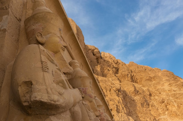 Tempel der Königin Hatschepsut, Blick auf den Tempel im Felsen in Ägypten