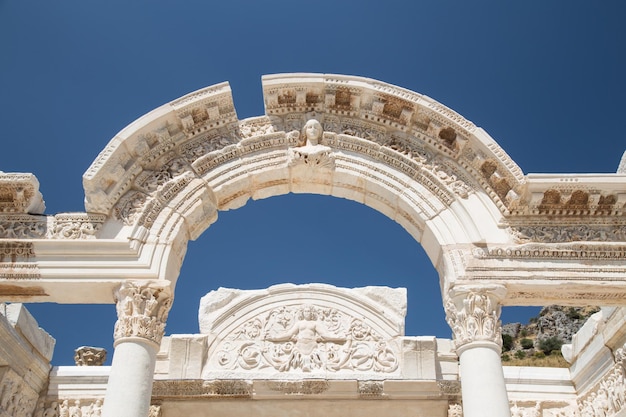 Tempel des Hadrian in der antiken Stadt Ephesus