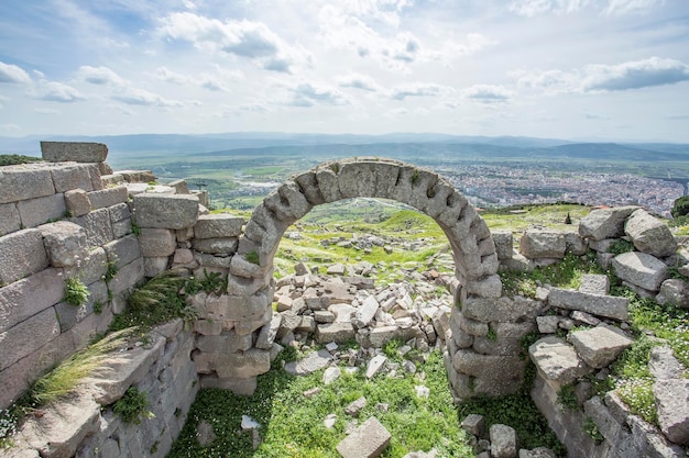 Tempel des Trajan in der antiken Stadt Pergamon, Bergama, Türkei an einem schönen Frühlingstag