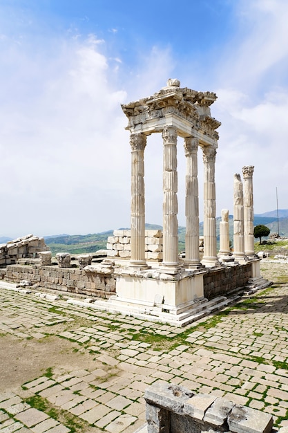 Tempel des Trajan in der antiken Stadt Pergamon, Bergama, Türkei