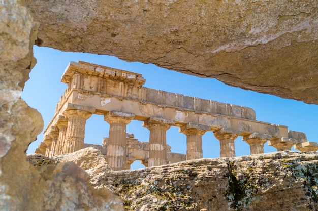 Tempel E bei Selinunte in Sizilien gestaltet auf den Ruinen