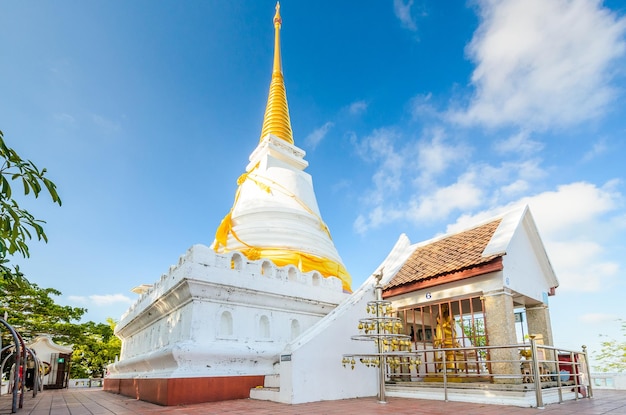 Tempel gegen den Himmel