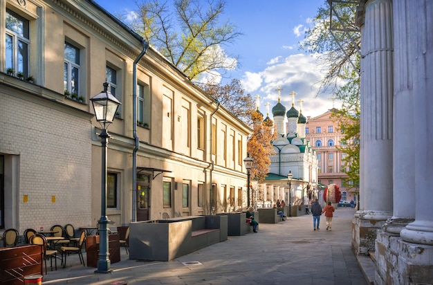 Tempel in der Chernigovsky Gasse in Moskau an einem sonnigen Sommertag