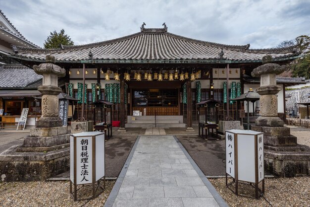 Foto tempel in der stadt gegen den himmel