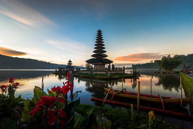 Tempel Pura Ulun Danu Bratan in der Bali-Insel