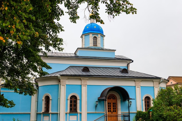 Tempel zu Ehren der Wladimir-Ikone der Gottesmutter des Optina-Klosters Optina Pustyn, wörtlich Optas Einsiedelei, ist ein ostorthodoxes Kloster in der Nähe von Kozelsk in Russland