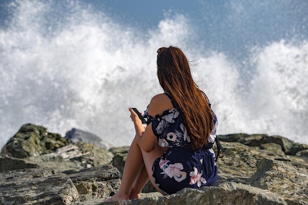 Tempestad de tormenta de mar en la costa