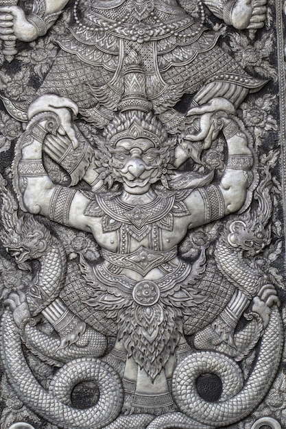 Temple art plate steel design garuda en la puerta