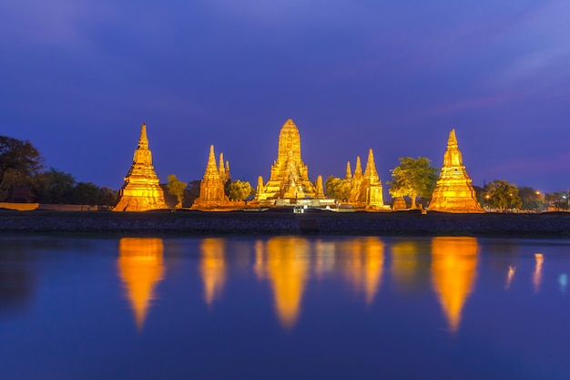 Templo antigo wat chaiwatthanaram da província de ayutthaya