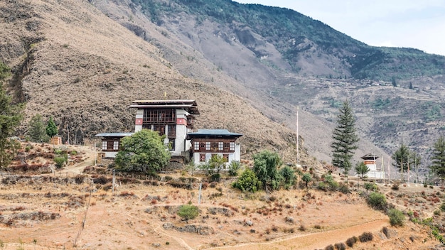 un templo antiguo en Bután