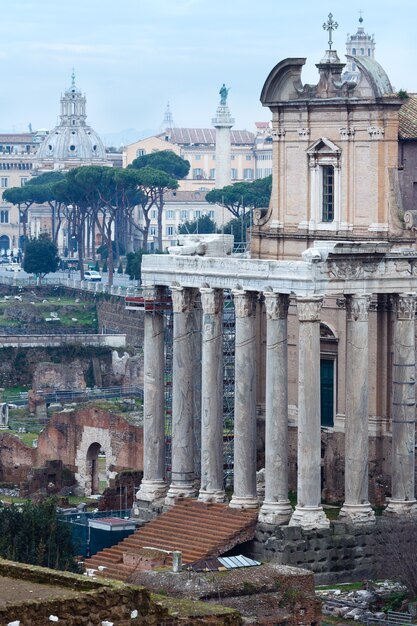 Templo de Antonino y Faustina en Roma, Foro Romano.