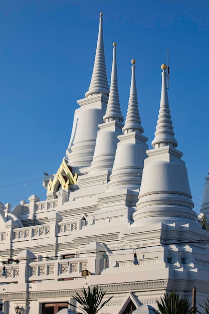 Templo de Asokaram Provincia de Samut Prakan Importante templo antiguo pagoda blanca