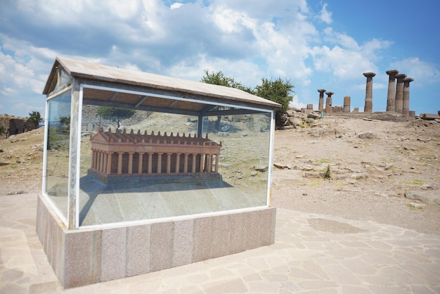 Foto templo de atenea. ruinas del templo de atenea en la antigua ciudad de assos. behramkale, canakkale,