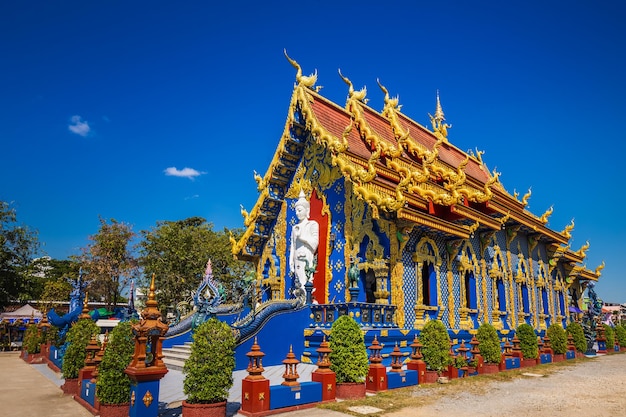 Templo azul Wat Rong Seur Ten en Chiang Rai, al norte de Tailandia.