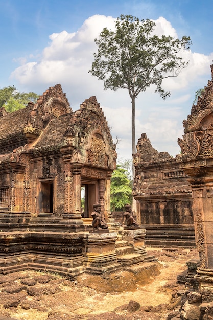 Templo Banteay Srei em Angkor Wat em Siem Reap, Camboja