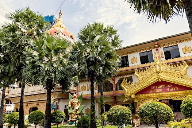 Templo budista birmano Dhammikarama, Penang, Malasia