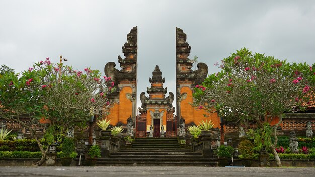 Templo budista en la isla de Bali