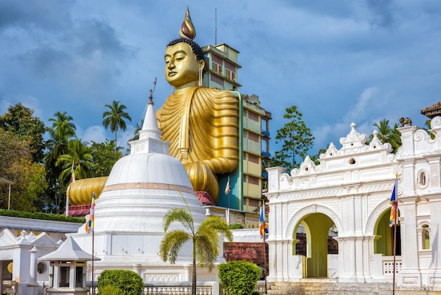 Templo budista Wewurukannala en Dickwella Sri Lanka