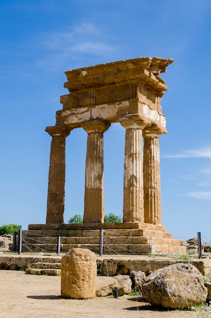 Templo de Cástor y Pólux en Agrigento, Italia