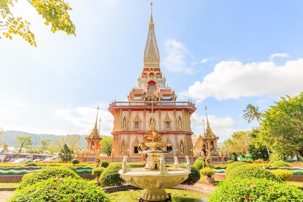 Foto templo chaitararam templo wat chalong na província de phuket, tailândia