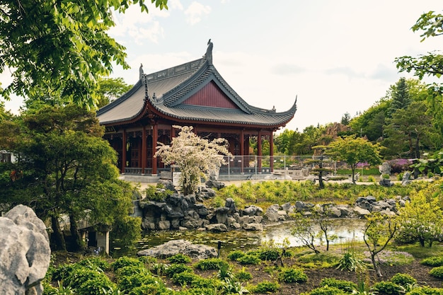 Templo chino en la sección del Jardín Chino en el Jardín Botánico de Montreal, Quebec, Canadá