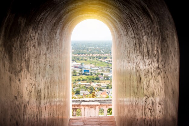 Templo en la cima de la montaña, detalles arquitectónicos del Parque Histórico Phra Nakhon Khiri