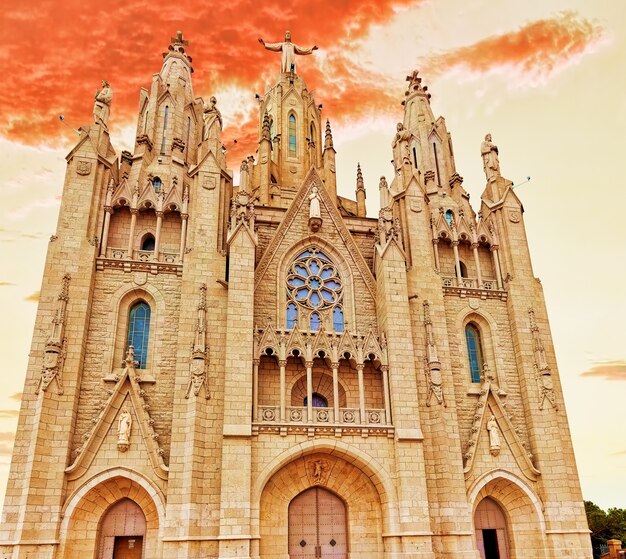 Templo en la cima del Monte Tibidabo, el Templo del Sagrado Corazón. Barcelona, España.