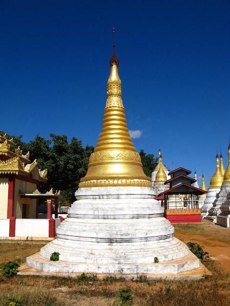 El templo en las cuevas de Pindaya Myanmar