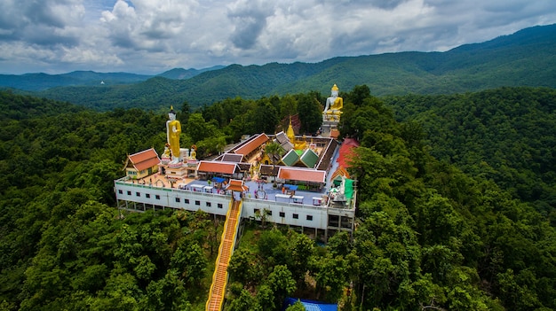 Templo da montanha em Chiang Mai, Tailândia.