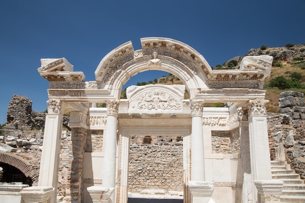 Templo de Adriano na cidade antiga de Éfeso