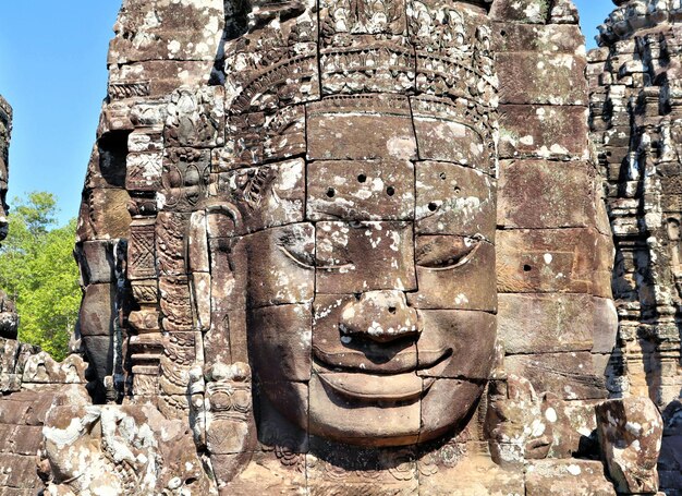 Templo de Bayon, no Camboja, rostos de divindades desconhecidas