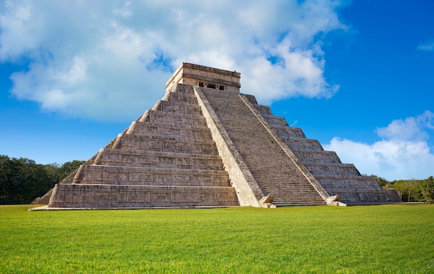 Foto templo de chichen itza el templo kukulcan