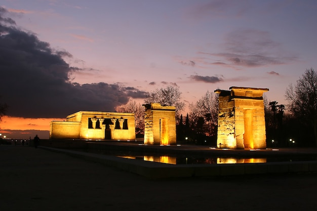 Templo de debod do egito em madrid, espanha.