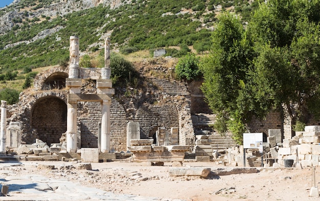 Templo de Domiciano na cidade antiga de Éfeso