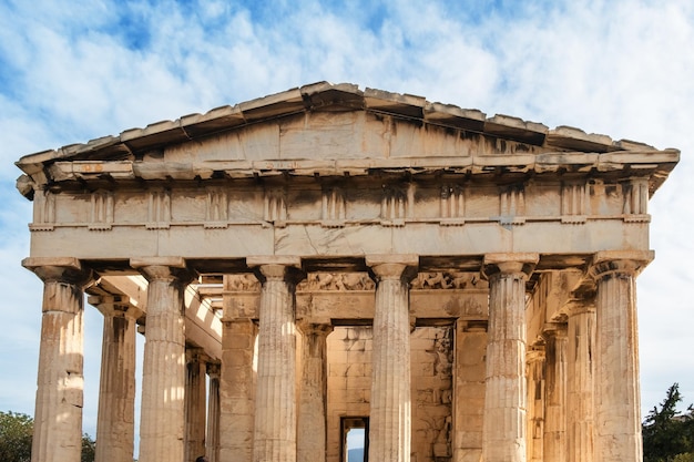 Foto templo de hefaesto com colunata dórica na antiga ágora de atenas, grécia arquitetura grega antiga