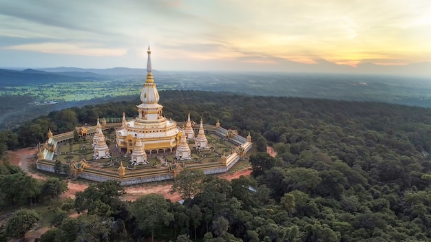 Templo de Phra Maha Chedi Chai Mongkol, templo público e famoso, Roi Et Tailândia