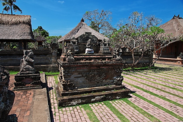 Templo de ubud na ilha de bali, indonésia