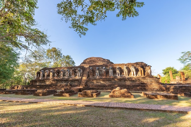 Templo de Wat Chang Rob em Kamphaeng Phet Historical Park Património Mundial da UNESCO