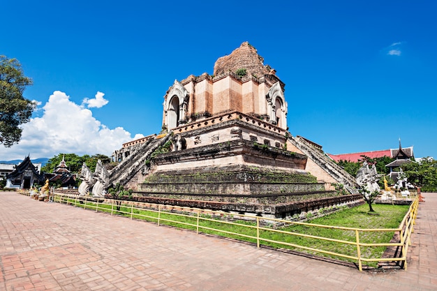 Templo de wat chedi luang em chiang mai na tailândia