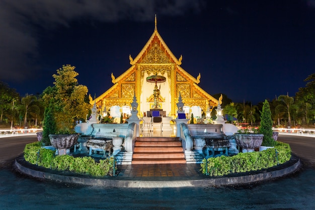 Templo de wat chedi luang em chiang mai na tailândia