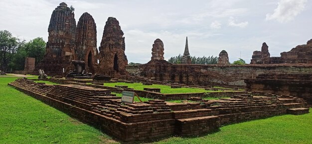 Foto templo de wat mahathat em ayutthaya, tailândia