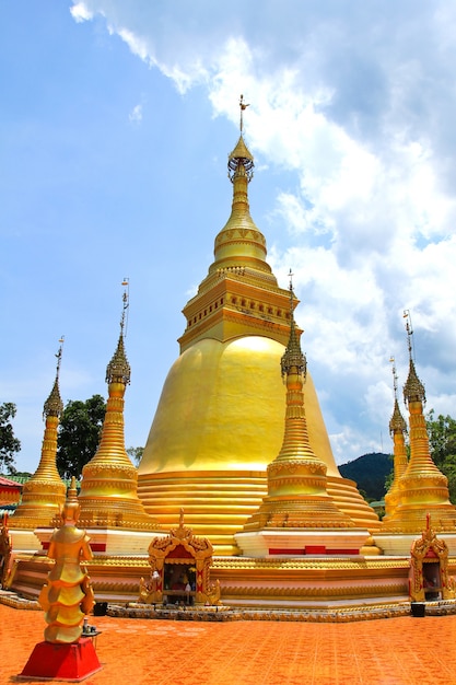 Templo de Wat Wareebanpot, Ranong, Tailândia.