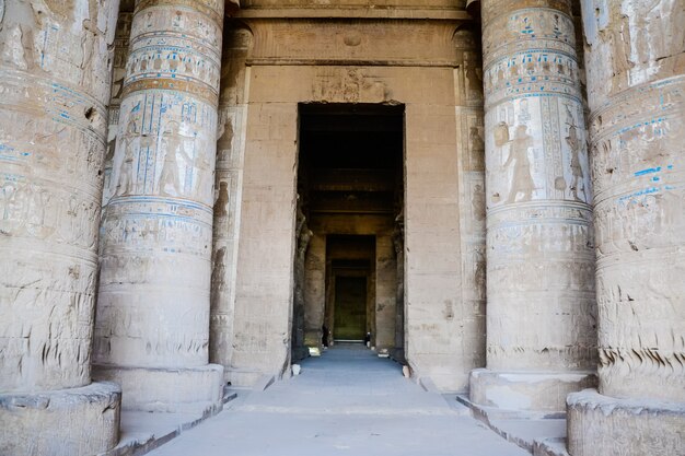 Foto templo de dendera de hathor