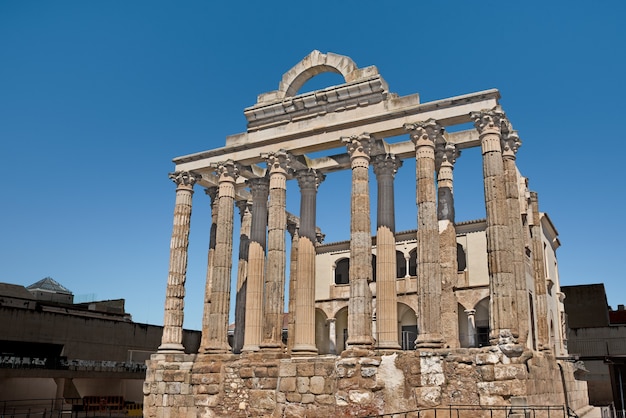 Foto templo de diana, mérida, españa