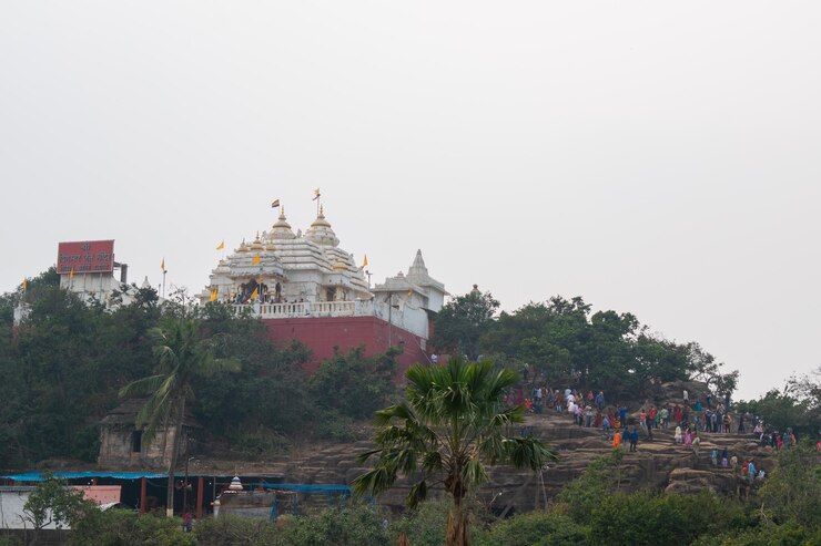 Templo Digambara Jain ubicado en Khandagiri Odisha