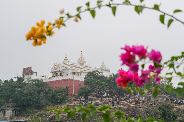 Templo Digambara Jain ubicado en Khandagiri Odisha