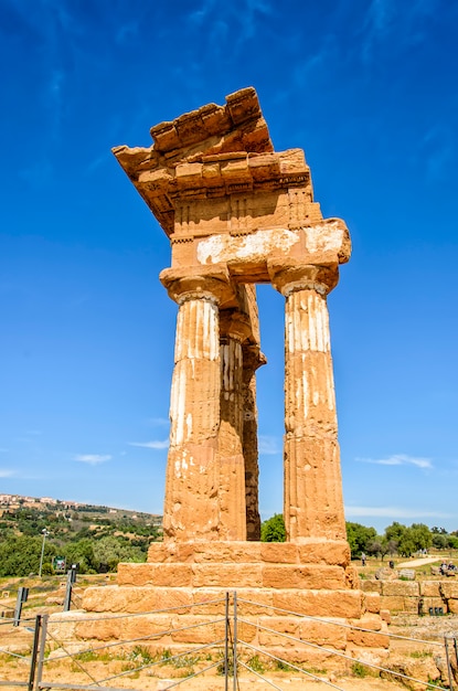 Templo dórico de Cástor y Pólux en Agrigento, Italia