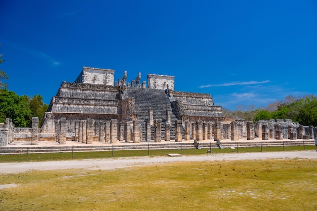 Templo dos guerreiros em chichen itza quintana roo méxico ruínas maias perto de cancun